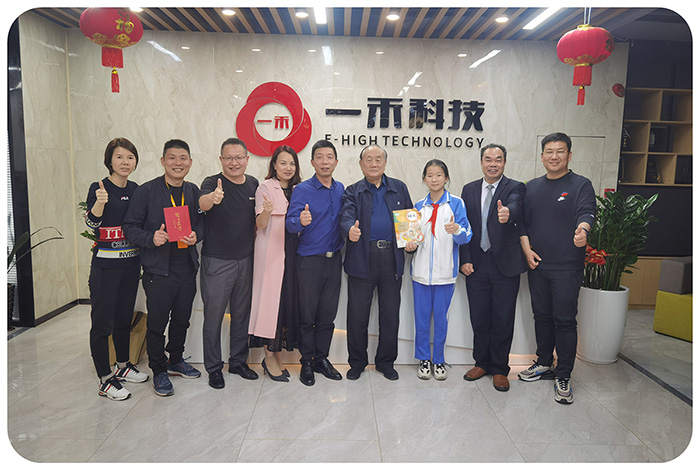 著名詩(shī)人、資深報(bào)人祁念曾老先生一行人蒞臨一禾科技參觀指導(dǎo)